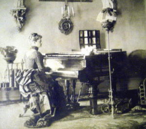 Woman-playing-piano-in-draw